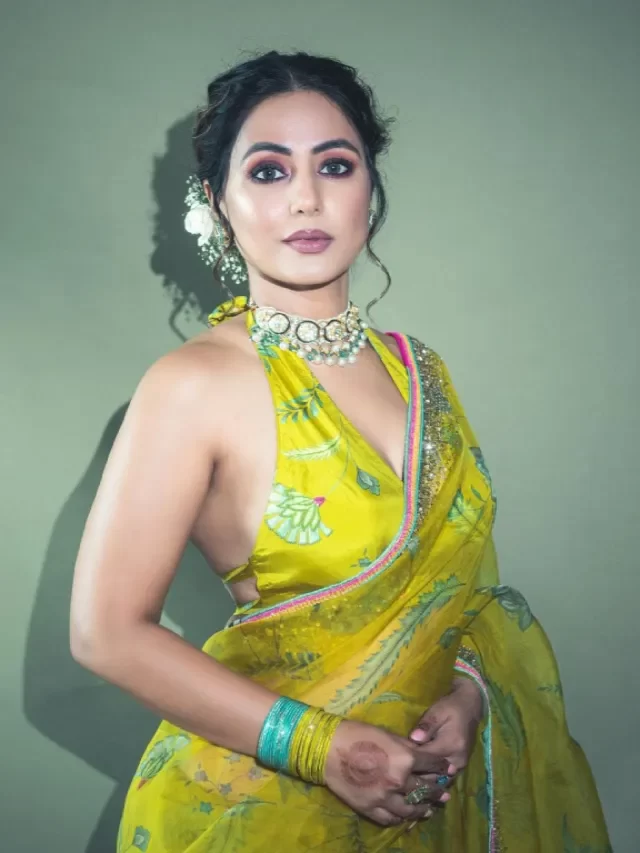 Hina Khan shared her latest Desi look in a Printed saree with backless Blouse and Gajra